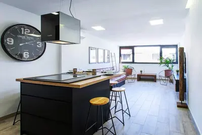 Image de Attic Deluxe - 5beds + A/C + WiFi