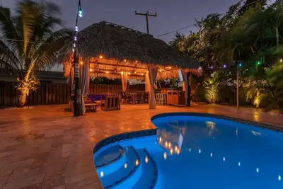 Image de Belle Poolhome dans quartier établi à West Palm Beach proche de tout