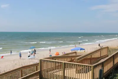 Image de 3br évasion directe en bord de mer avec des vues spectaculaires sur la plage! St Regis Resort