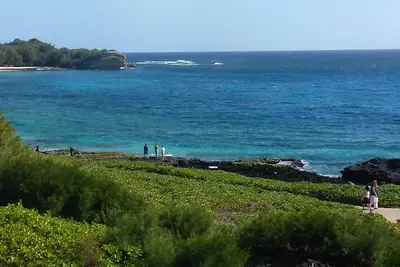 Image de Noël au point à Poipu - Ocean Front 2 Bedroom / 2 Bath