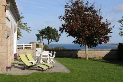 Image de Vue sur Mer dégagée, Plage toute proche, grand Jardin, Confort au Calme et Wi-Fi