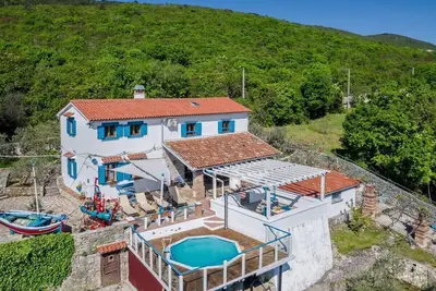 Image de Crni à Crni (maison pour 6-7 personnes)