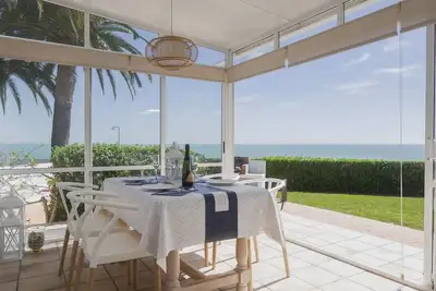 Image de Casa Vesalia a 1a línea de mar con A\/A y Wi-Fi.