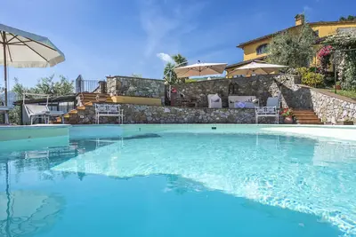 Image de Villa privée avec 3 chambres et 3 salles de bains. Piscine, A / C et WiFi!