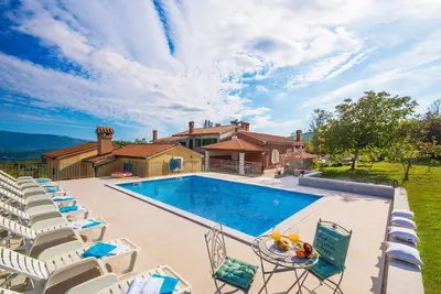 Image de Piscine privée, familiale - rouverte en 2019!