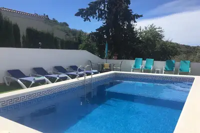 Image de Maison de campagne avec piscine privée, pouvant accueillir jusqu'à 8 personnes.