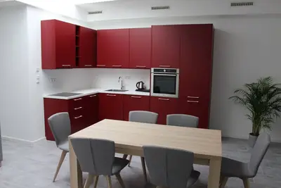Image de Nouvelle ouverture 2019 suite moderne avec trois chambres dans un endroit calme à proximité de la ville