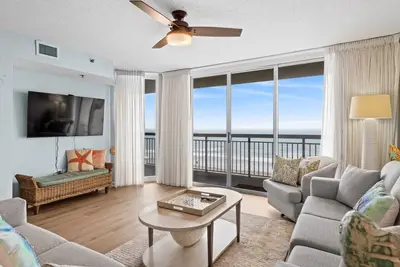 Image de Crescent Shores 503, Condo 4 Chambres sur la Plage, Bain Ă Remous et Connexion Wi-fi Gratuite!