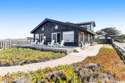 Image de Grande maison au bord de l'eau avec terrasse meublée et crique privée - Vues panoramiques incroyables