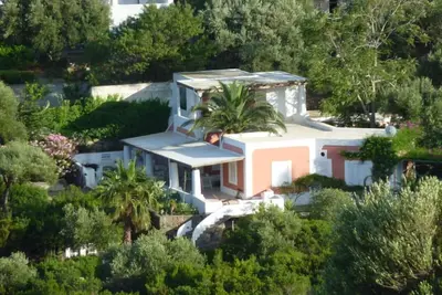 Image de Villa exclusive à Panarea avec jardin privé et terrasse surplombant la mer