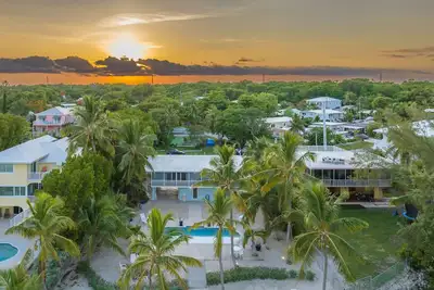 Image de Évadez-vous au paradis! Oceanfront, Private Sandy Beach, Piscine chauffée