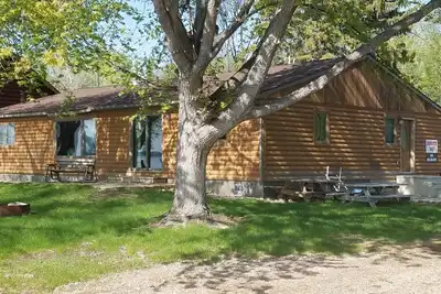 Image de Full Home on Lake, premières 2 nuits 700 $, puis 110 $ / nuit par la suite!