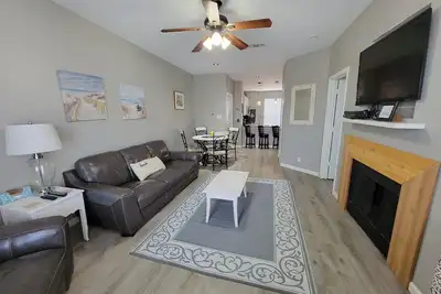 Image de Nouvellement rénové 2 chambres au 2ème étage, 3 minutes à pied de la plage