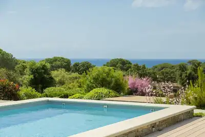 Image de Maison d'architecte sur la plage de Palombaggia, vue mer et Sardaigne