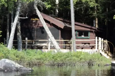 Image de Adirondack Cabin à Saranac Lake - calme, paisible, intemporel