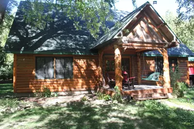 Image de Confortable, la famille Log Cabin à proximité de tout!