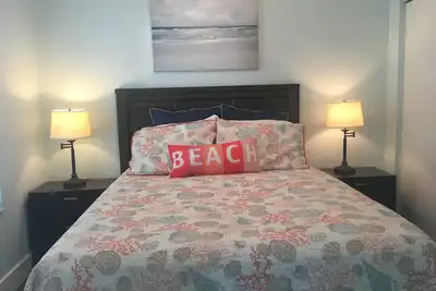 Image de St Pete Beach, 1 lit 1 salle de bain, tout nouveau, Ă pied de sable blanc de St Pete Beach.