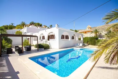 Image de Grande villa pour 6 personnes, A / A toutes les chambres, piscine privée, Internet gratuit, vue sur la mer