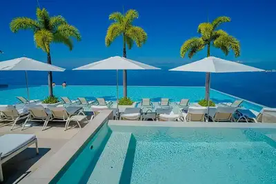 Image de Tout nouveau condo de luxe avec vue sur la mer Ă Sayan-Indah
