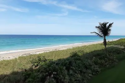 Image de Magnifique Condo Direct Ocean Front à Jensen Beach en Floride - Location min 30 jours