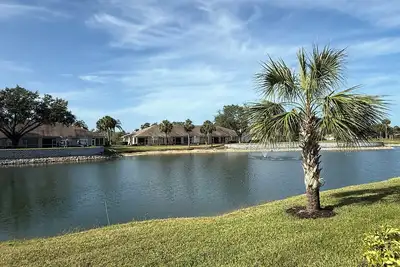 Image de Vues sur l'eau et les parcours de golf Ă Country Creek!