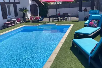 Image de Baisse de prix Maison entièrement climatisée avec piscine chauffée à Anglet