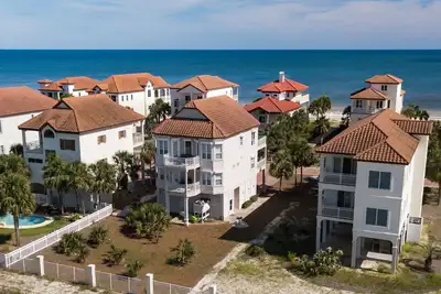 Image de Cruz Del Sur, de l'autre côté de la rue, 4br / 3. 5ba, ascenseur et piscine communautaire