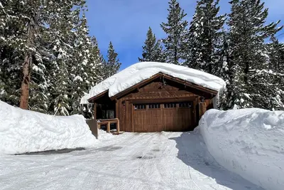 Image de ⭐ Superbe grande maison de luxe Truckee avec bain à remous, salle de jeux et barbecue