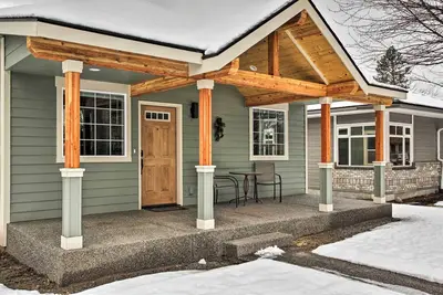 Image de Nouveau! Coeur d'Alene Home w / salle de jeux-Walk to Beach