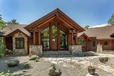 Image de Grand chalet, lodge, réunions de famille, de grandes chambres, face au lac,