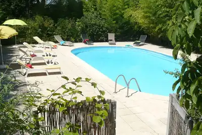 Image de Character stone house with very large pool