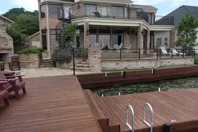 Image de Maison de vacances au bord du lac magnifiquement rénové