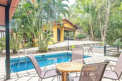 Image de Maison de campagne tranquille avec piscine à 5 minutes de la plage Hermosa, à 15 minutes de Jaco