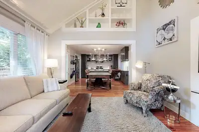 Carriage House, Exec Monthly Rental, Garage, Tous Utilisé / Internet. Mangez-vous!