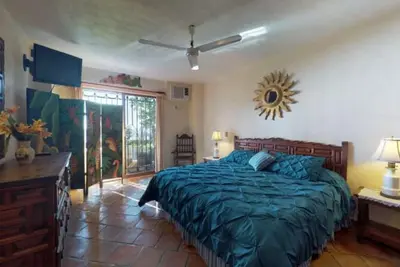 Image de Incroyable Condo 2 chambres sur la plage! W / Wifi & Balcon dans la zone romantique