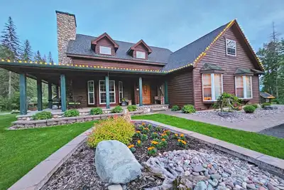 Image de The Lodge at Blue Star Retreat 3. 5 bdrm / 4 salles de bain sur 20 acres à la frontière de Wf / Cf