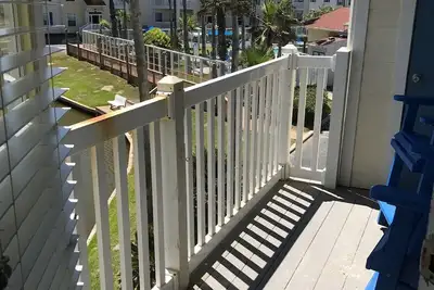 Image de The Waterviews - Condo paisible et relaxant à un pâté de maisons de la plage