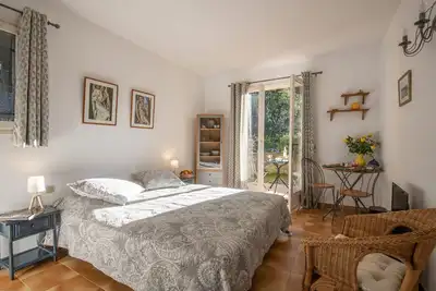 Image de Studio de charme à St Paul de vence dans villa, avec terasse
