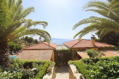 Image de Meilleur emplacement Villa de luxe Stratos près de la mer Design majestueux avec vue