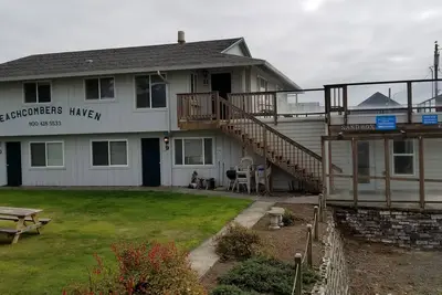 Image de Beachcombers Haven - \"Hometels\" - Hébergement et événements de groupe au bord de la mer!
