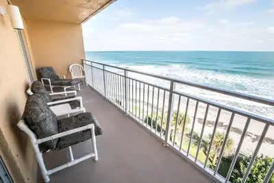 Image de Location de vacances en bord de mer, de belles vues depuis le balcon du 6ème étage.