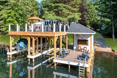 Image de Rampe De Bateau PRIVÉE - Maison de 5 chambres au bord du lac, eau profonde dans une crique tranquille