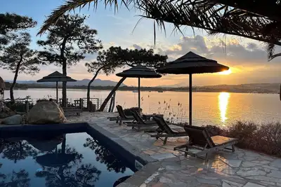 Image de Location pieds dans l'eau, Porto Vecchio, propriété privée calme, piscine plage