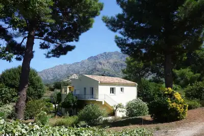 Image de Un écrin de verdure et de calme entre mer et montagnes.