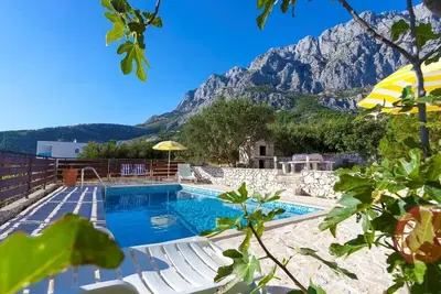 Image de ctvb149 - La villa spacieuse dispose d'une piscine, de 4 chambres et de 2 salles de bains, pouvant accueillir 6 adultes + 2 enfants