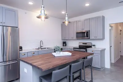 * Chien bienvenus * Pas d'escalier, 2bd / 2ba, entièrement meublé