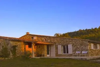 Image de La Garrigue, ses vues magnifiques, sa grande piscine, charme et tranquillité