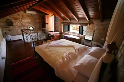 Image de Strofilia, quatre maisons de campagne avec musique sonore d'Erotokritos! !