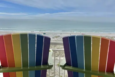 Image de Détendez-vous en écoutant le rugissement de l'océan avec ce magnifique nouveau condo sur la plage