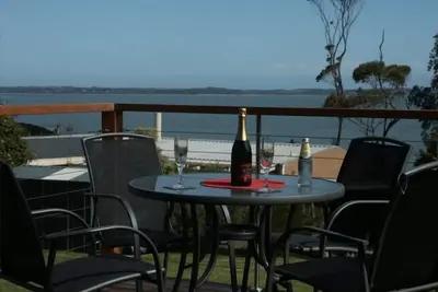 Image de Somers Logement de vacances avec balcon et vue sur la mer et jardin privé
